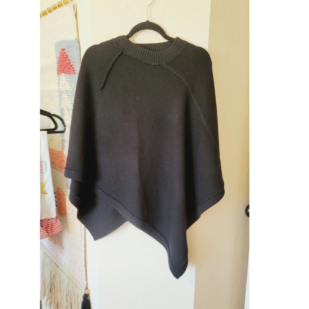 Lululemon On The Go Poncho in Black